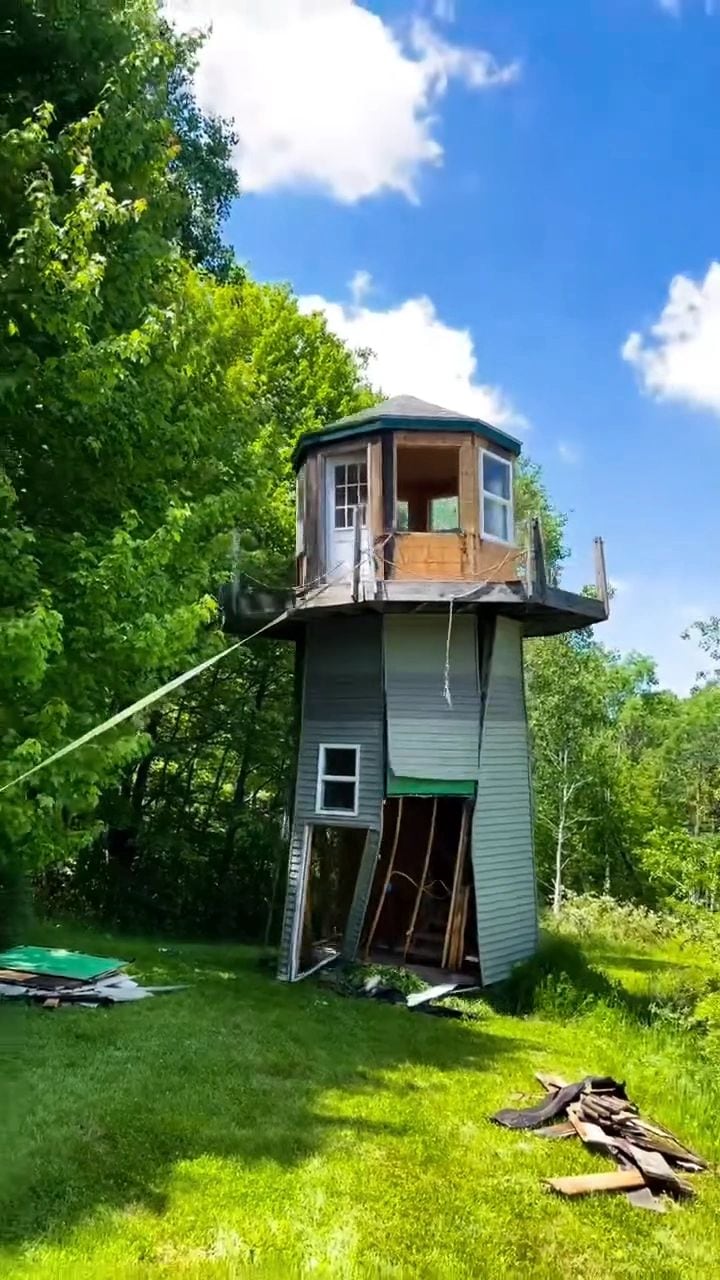 Small structure being prepared for removal